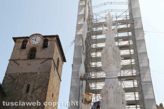 Santa Rosa guarda la città dall'alto