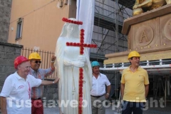 Marini e Cesarini con la statua