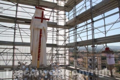 La statua in cima alla Macchina