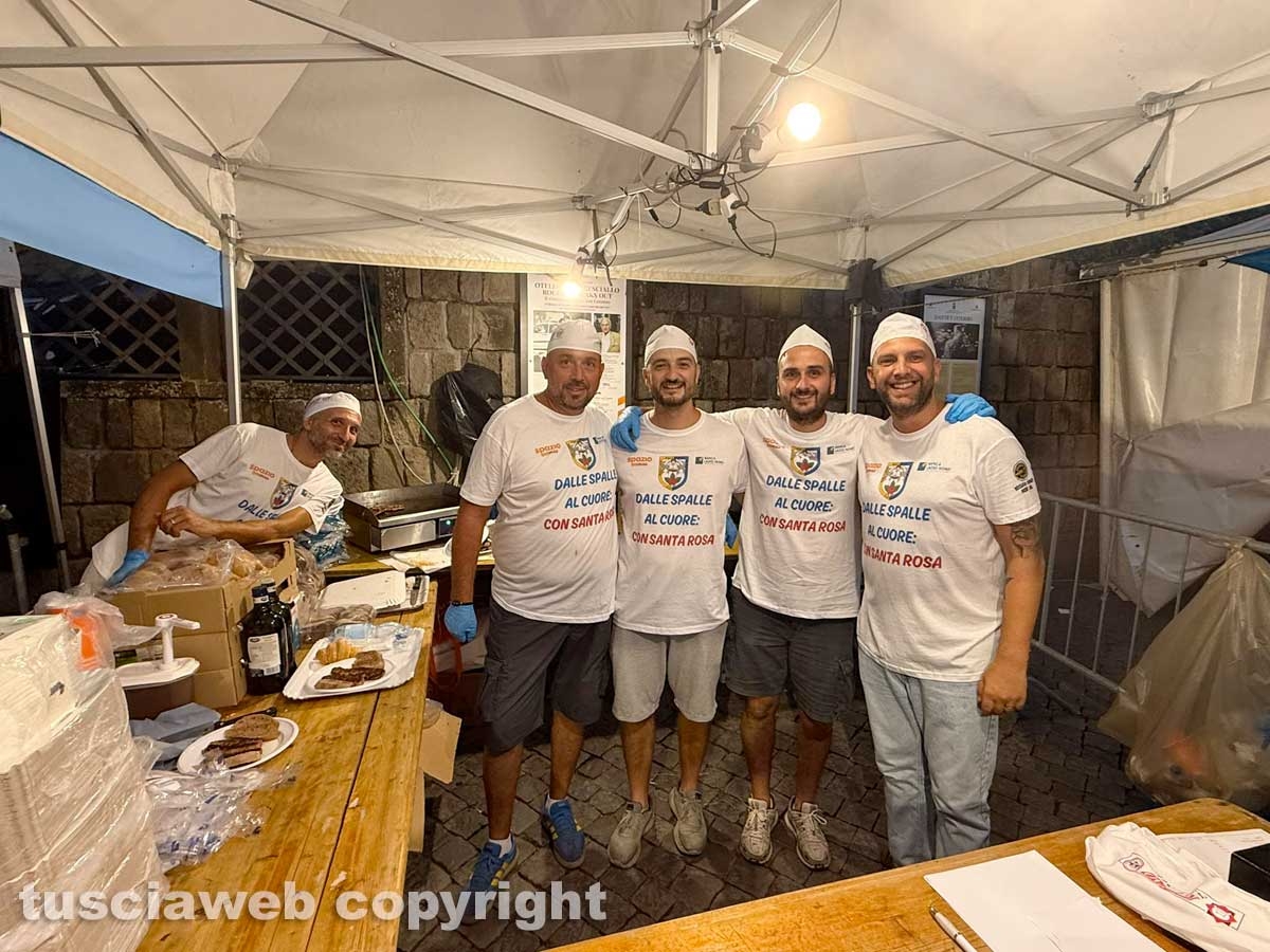 Viterbo - Santa Rosa - La cena dei facchini a piazza San Lorenzo