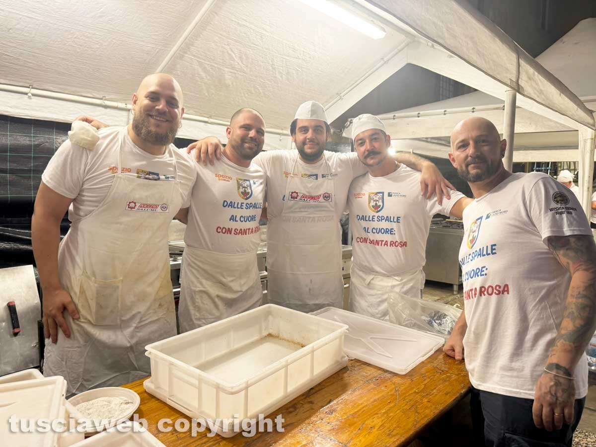 Viterbo - Santa Rosa - La cena dei facchini a piazza San Lorenzo