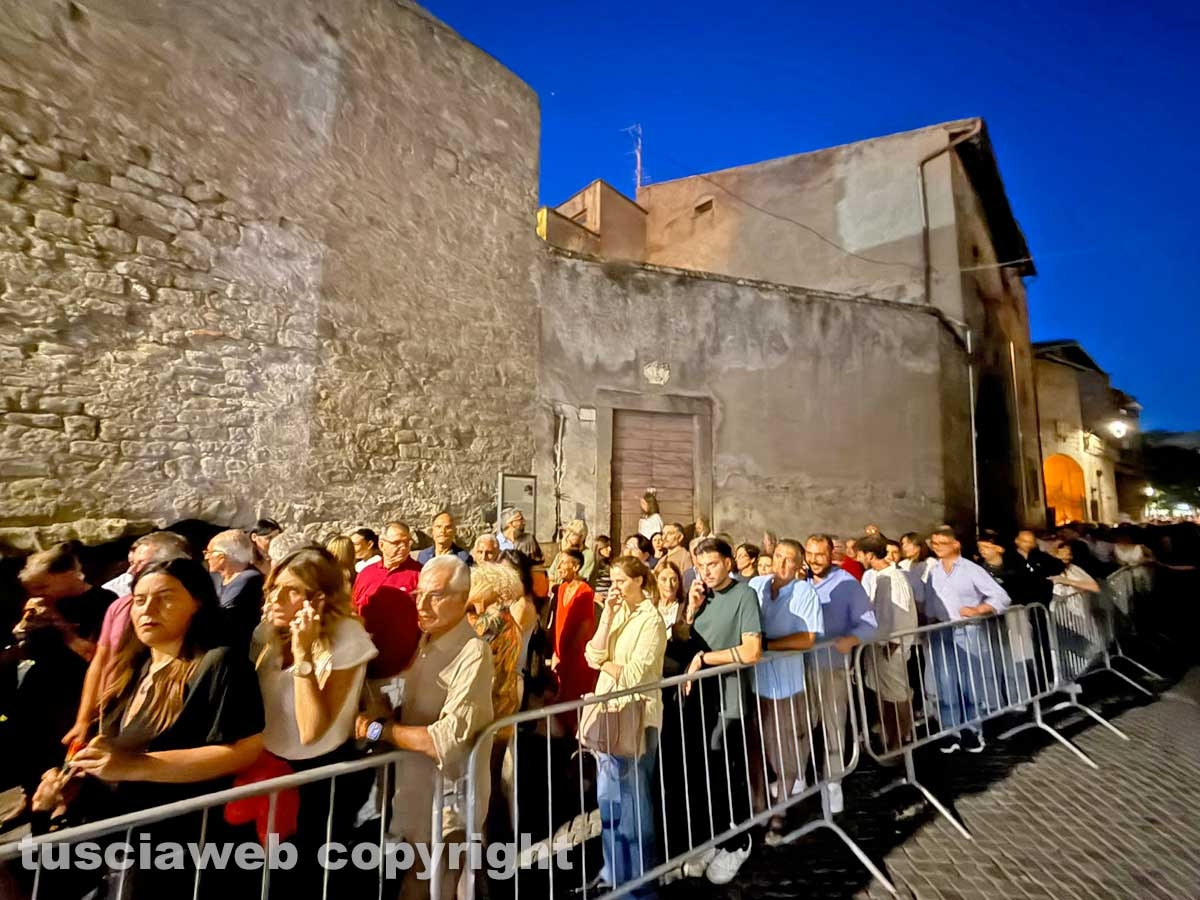 Viterbo - Santa Rosa - La cena dei facchini a piazza San Lorenzo