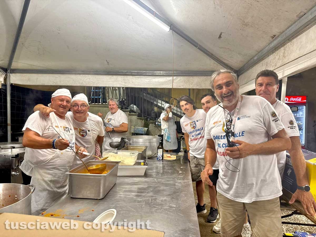 Viterbo - Santa Rosa - La cena dei facchini a piazza San Lorenzo