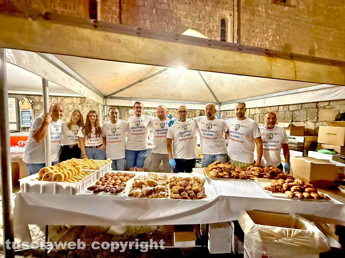 Viterbo - Santa Rosa - La cena dei facchini a piazza San Lorenzo
