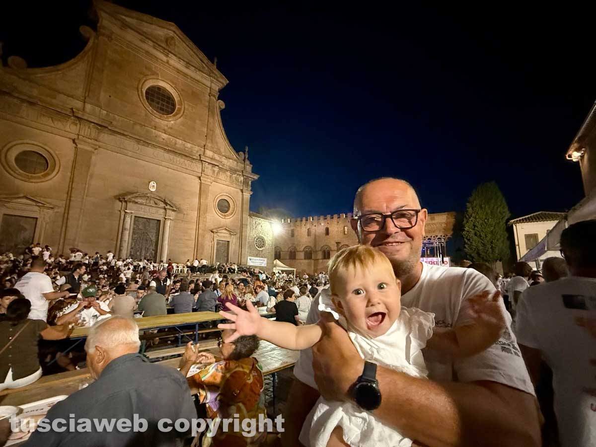 Viterbo - Santa Rosa - La cena dei facchini a piazza San Lorenzo - Luigi Aspromonte e la nipotina Matilde