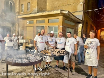 Viterbo - Santa Rosa - La cena dei facchini a piazza San Lorenzo