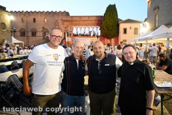 Santa Rosa - Le cene dei facchini a piazza San Lorenzo