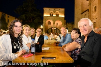 Santa Rosa - Le cene dei facchini a piazza San Lorenzo