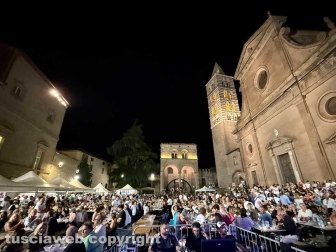 Santa Rosa - Le cene dei facchini a piazza San Lorenzo