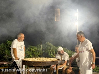 Santa Rosa - Le cene dei facchini a piazza San Lorenzo