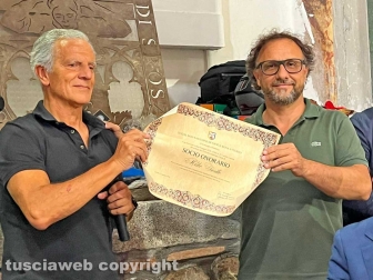 Viterbo - La consegna degli attestati di socio onorario del Sodalizio dei facchini di Santa Rosa