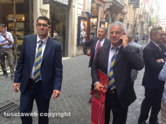 La presentazione del trasporto della macchina di Santa Rosa a Roma - Fermento in via Frattina, prima di cominciare - Giacomo Barelli e Massimo Mecarini