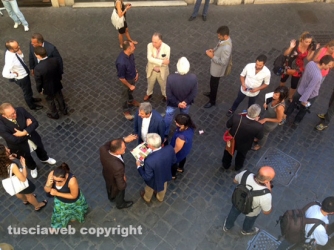 La presentazione del trasporto della macchina di Santa Rosa a Roma - Fermento in via Frattina, prima di cominciare