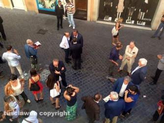 La presentazione del trasporto della macchina di Santa Rosa a Roma - Fermento in via Frattina, prima di cominciare