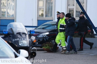 Scacco alla Mafia nel Viterbese - Gli arrestati all'uscita dalla caserma dei carabinieri