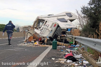 Viterbo - Schianto camper-camion, morto bimbo