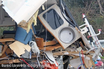 Viterbo - Schianto camper-camion, morto bimbo