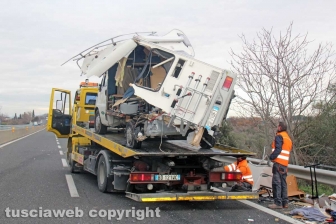 Viterbo - Schianto camper-camion, morto bimbo