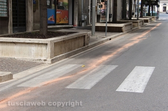Scie rosse per le strade del centro