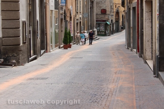 Scie rosse per le strade del centro