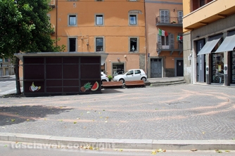 Scie rosse per le strade del centro