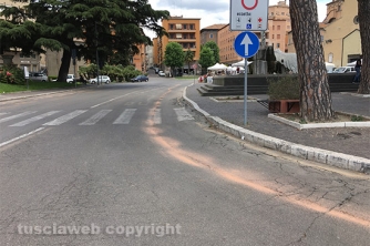 Scie rosse per le strade del centro