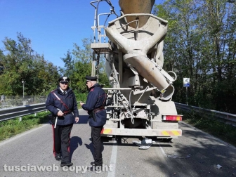 Scontro auto-betoniera sulla Teverina