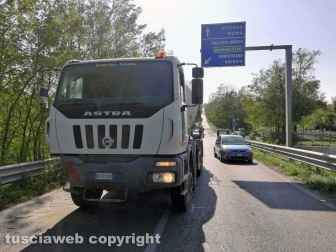 Scontro auto-betoniera sulla Teverina