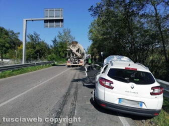 Scontro auto-betoniera sulla Teverina