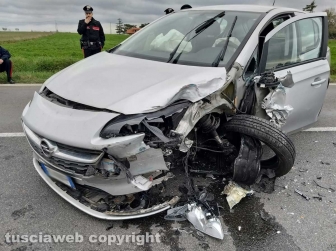 Viterbo - Scontro auto - bus