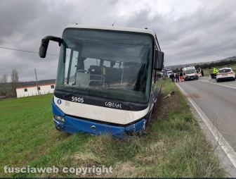 Viterbo - Scontro auto - bus