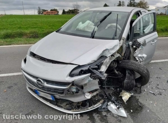 Viterbo - Scontro auto - bus