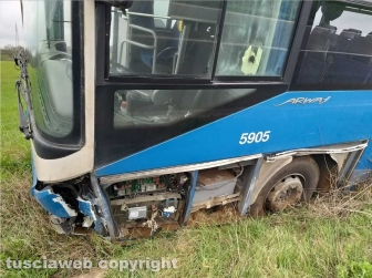 Viterbo - Scontro auto - bus