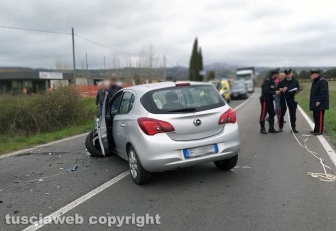 Viterbo - Scontro auto - bus