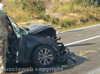 Tarquinia - Scontro auto-furgone, 5 feriti