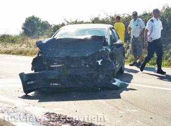 Tarquinia - Scontro auto-furgone, 5 feriti