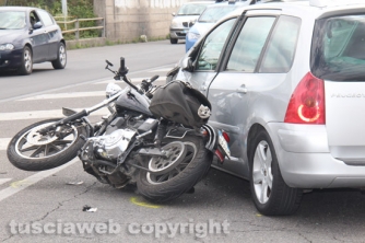 Viterbo - Scontro auto - moto