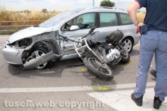 Viterbo - Scontro auto - moto