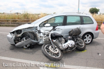 Viterbo - Scontro auto - moto