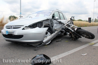 Viterbo - Scontro auto - moto