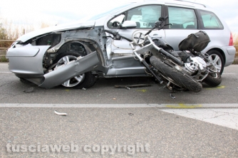 Viterbo - Scontro auto - moto