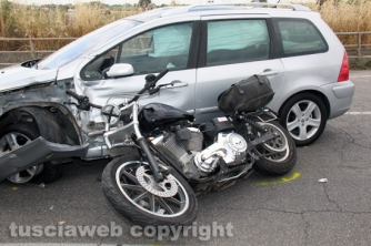 Viterbo - Scontro auto - moto
