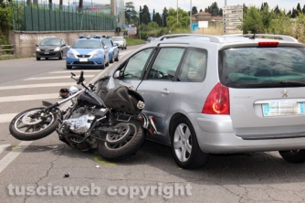 Viterbo - Scontro auto - moto