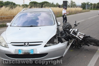 Viterbo - Scontro auto - moto