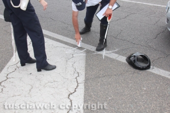 Viterbo - Scontro auto - moto