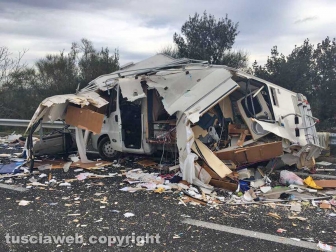 Scontro camper-camion