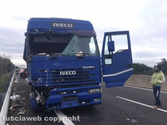 Scontro camper-camion