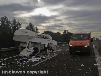 Scontro camper-camion