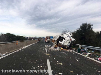 Scontro camper-camion