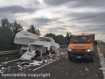 Scontro camper-camion